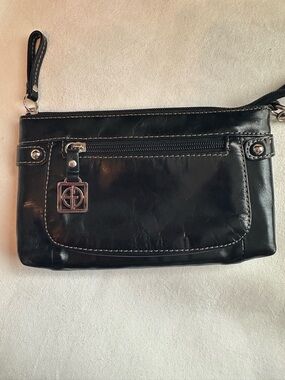EUC Giani Bernini Black Wristlet with Gold-Tone Interior